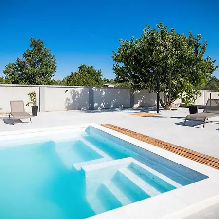 Stunning In Vrsi With Wifi