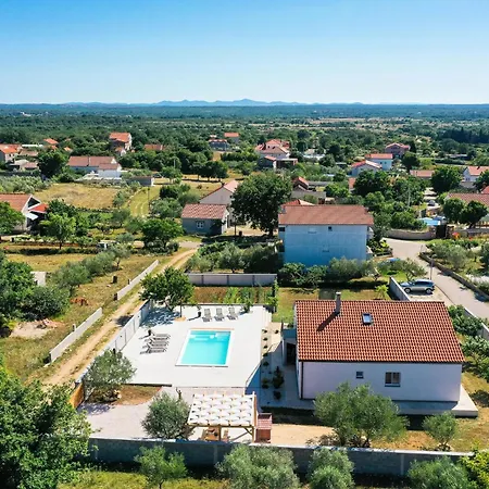 Stunning In Vrsi With Wifi Poljica (Zadar)
