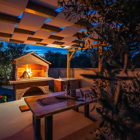 Stunning In Vrsi With Wifi