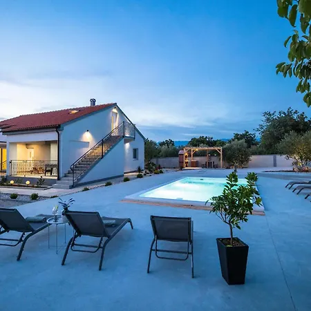 Stunning In Vrsi With Wifi Hébergement de vacances *