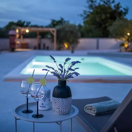 Stunning In Vrsi With Wifi Hébergement de vacances