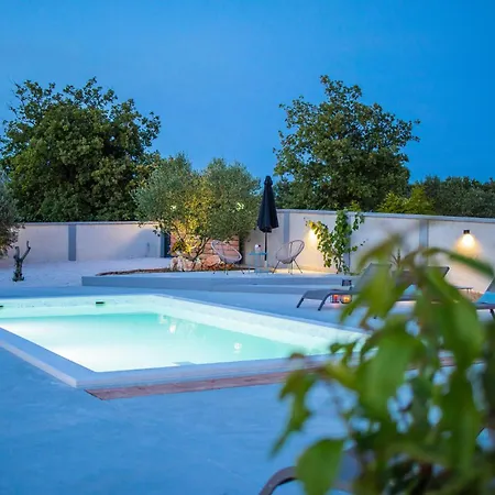 Hébergement de vacances Stunning In Vrsi With Wifi